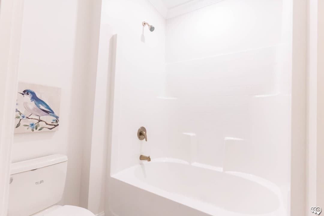 Shoreline  bathroom home features