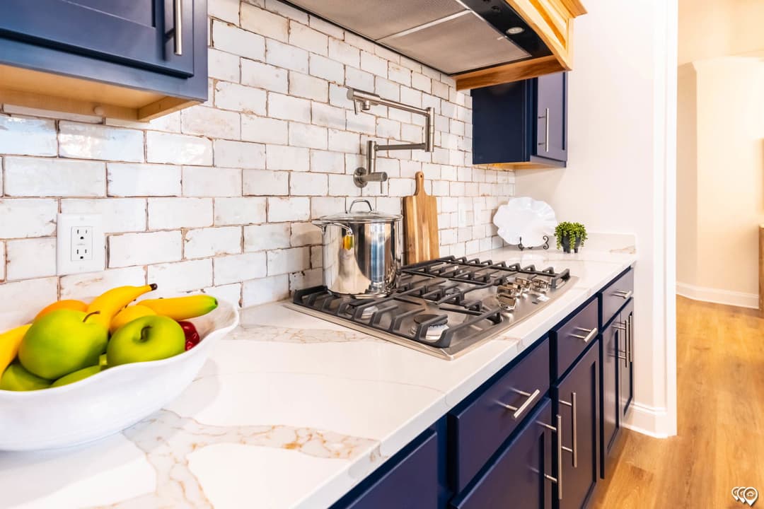 The shoreline kitchen home features