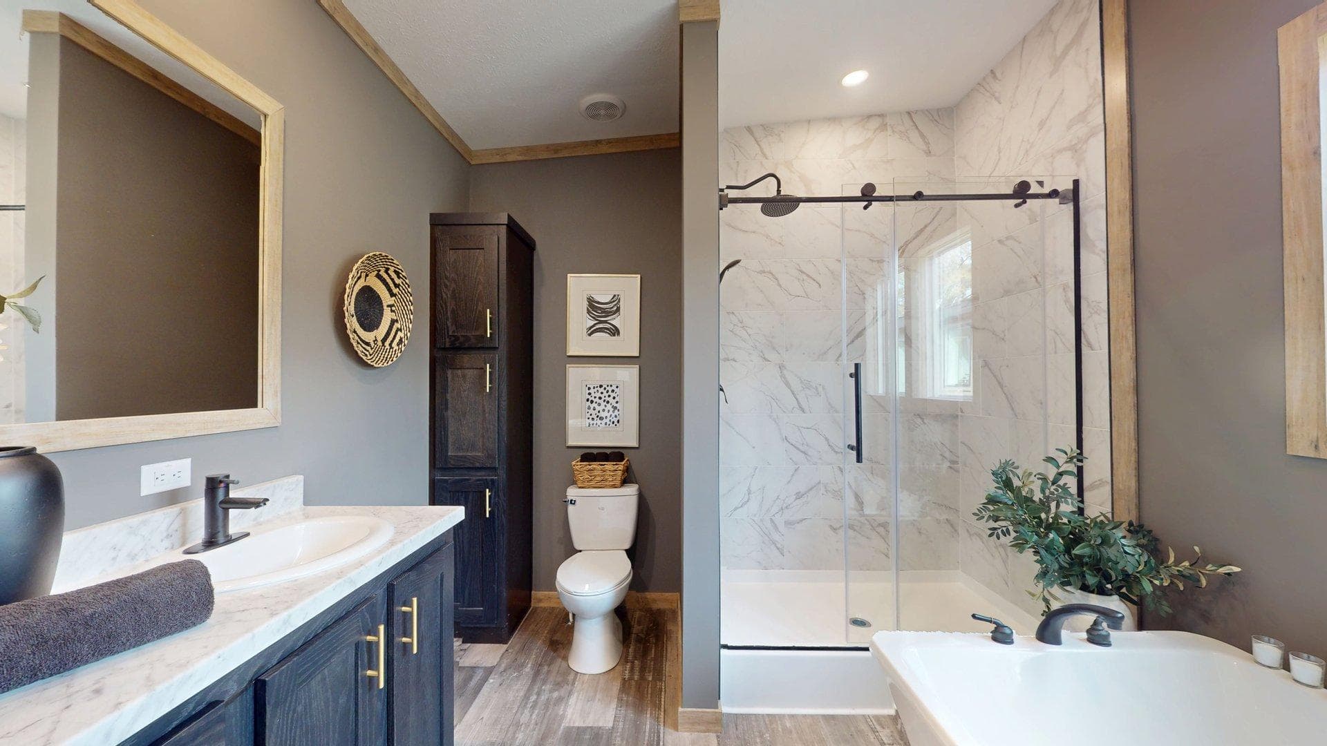 The keystone (biloxi) bathroom home features