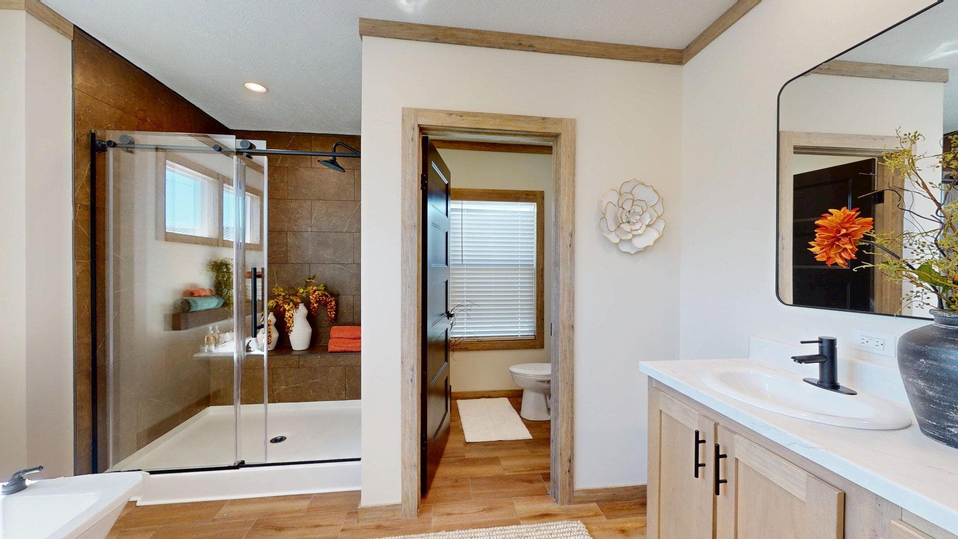 Mountain laurel (biloxi) bathroom home features