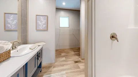 Boone bathroom home features