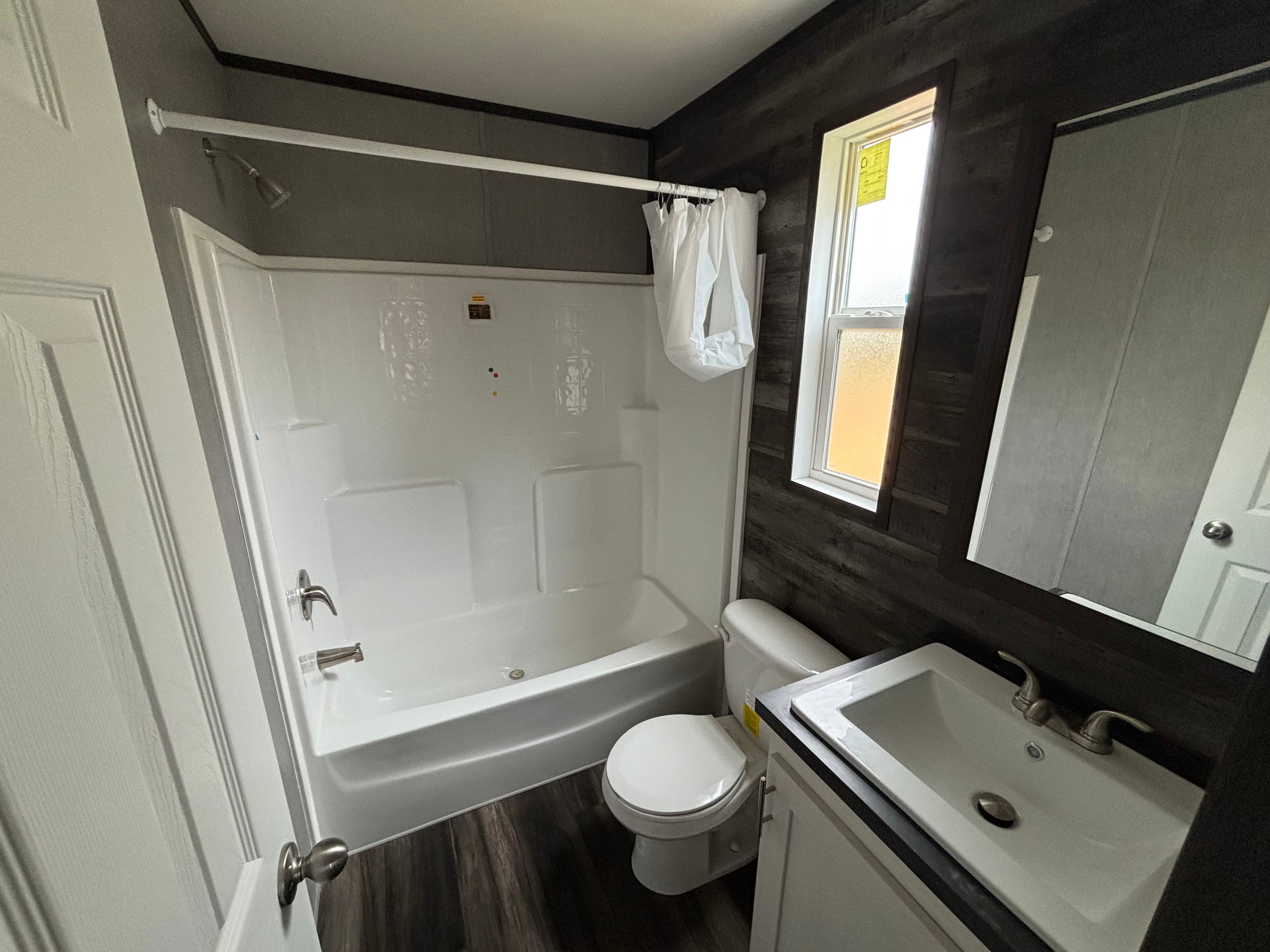 The seaside bathroom home features