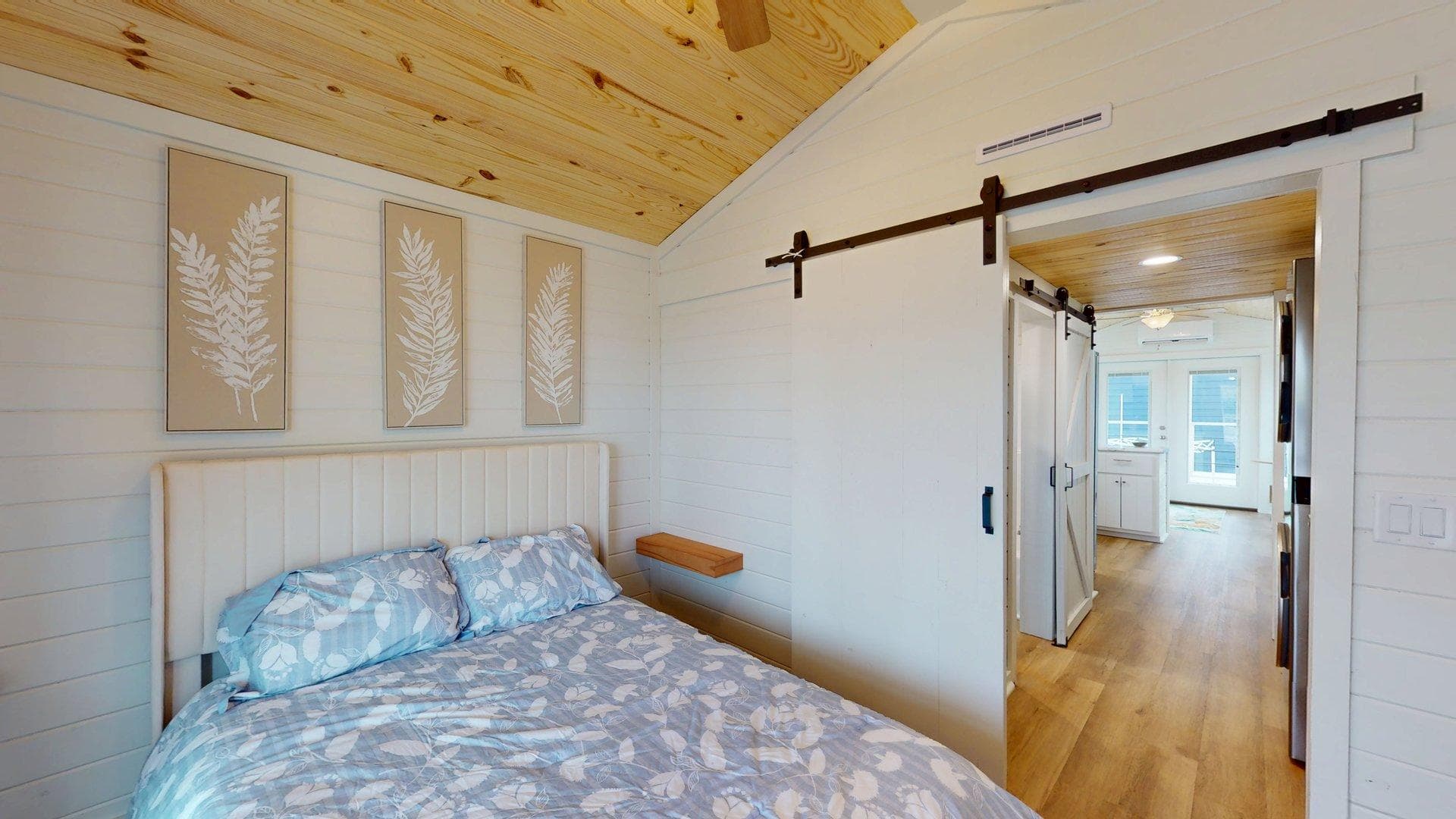 The blue wing bedroom home features