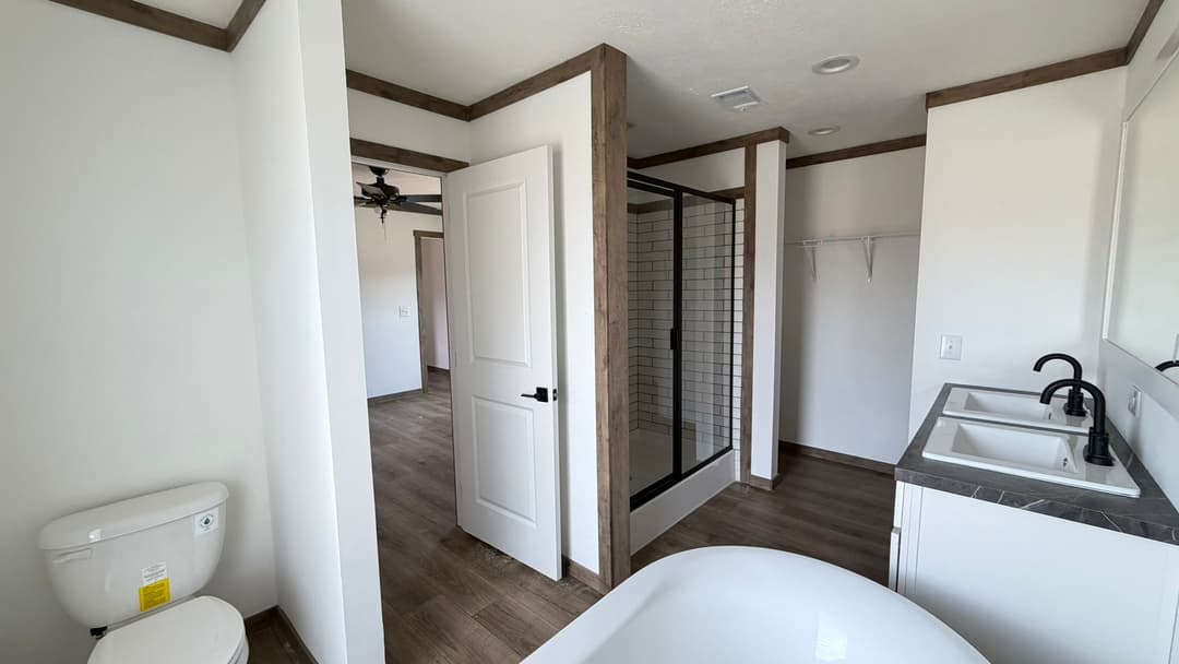 Annie bathroom home features