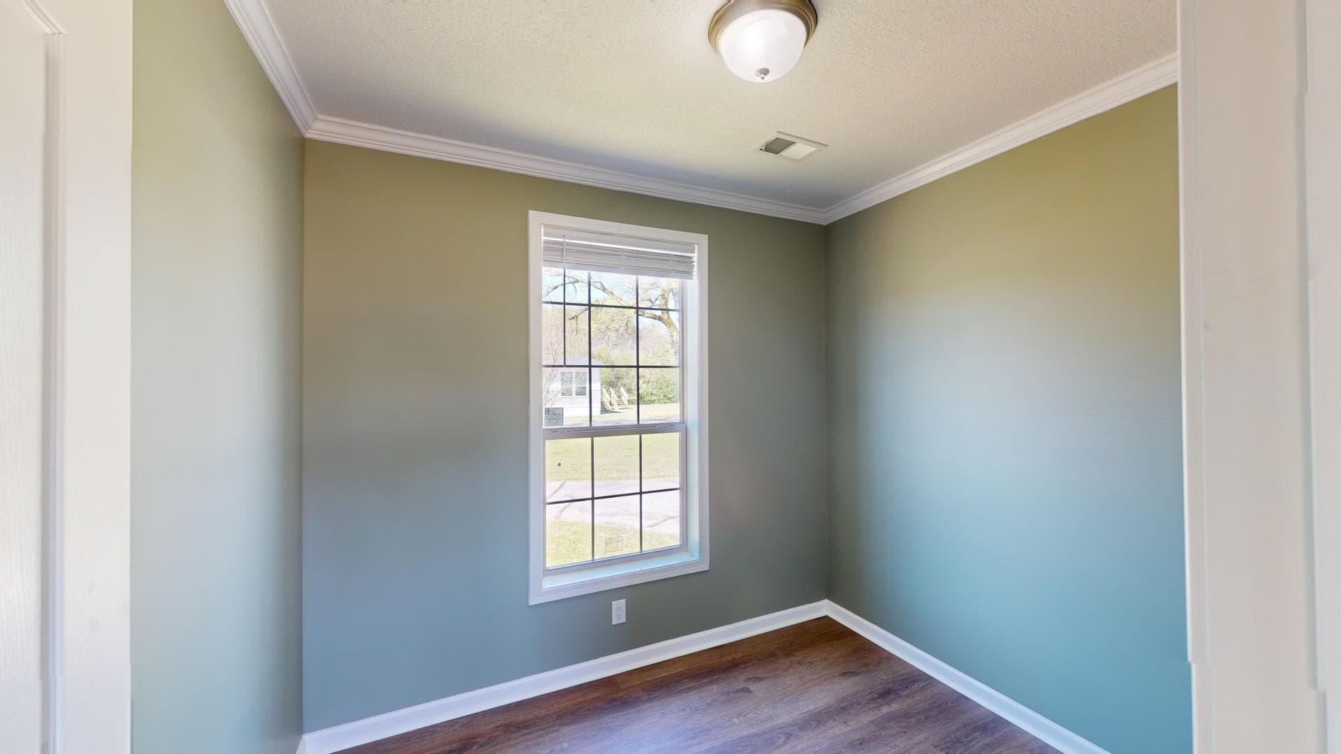 Lakeview bedroom home features