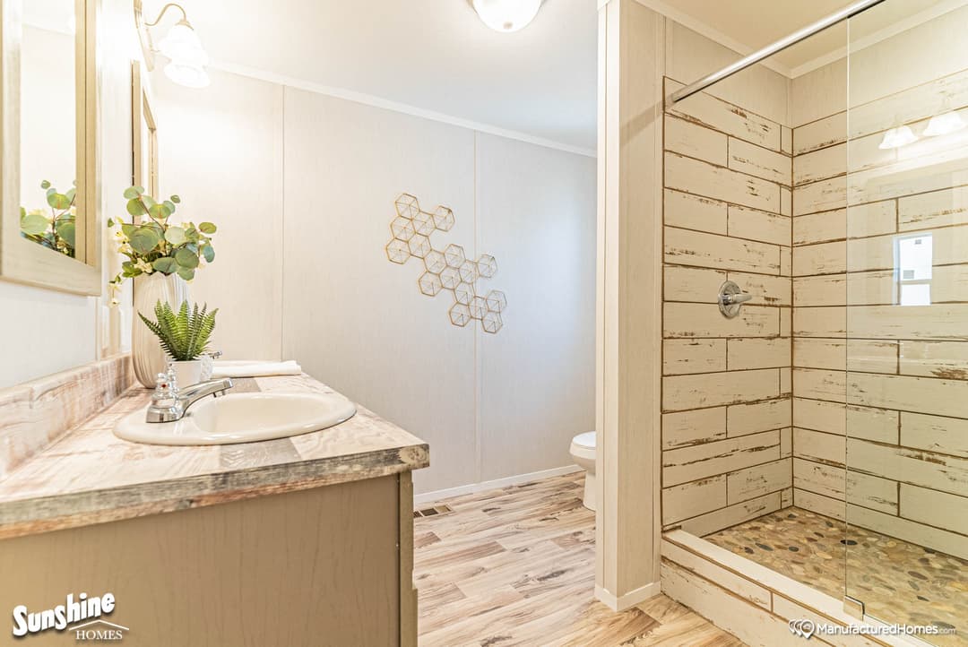 Sunshine 8004 bathroom home features