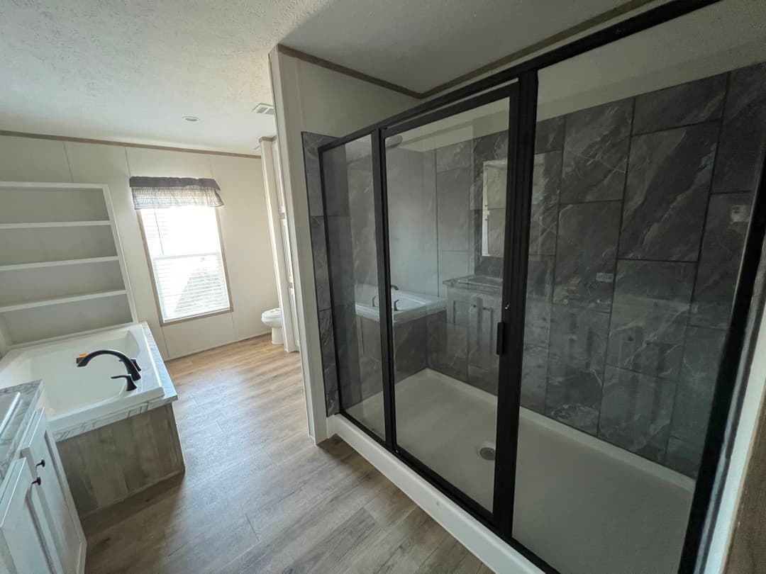 The bayside bathroom home features