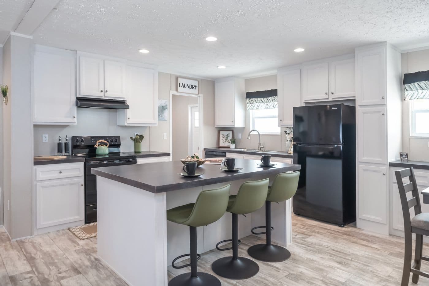 Benjamin kitchen home features