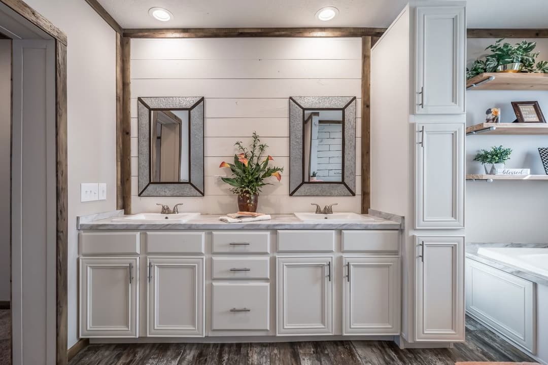 Tyra bathroom home features