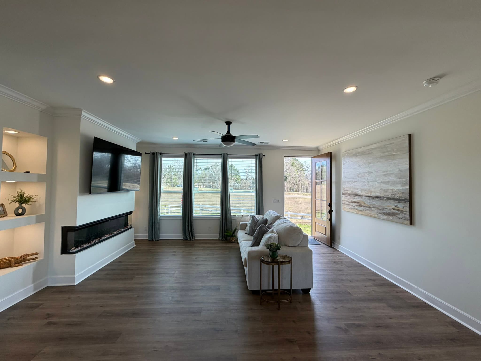 Ponderosa interior home features