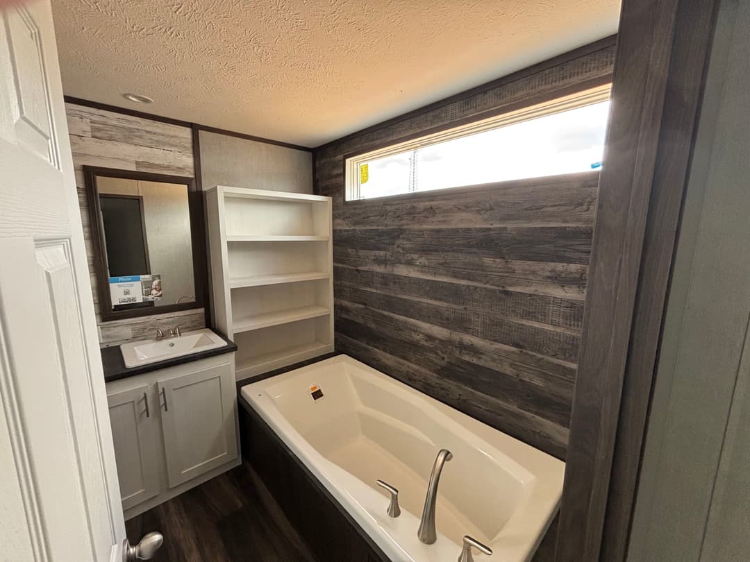 The seaside bathroom home features