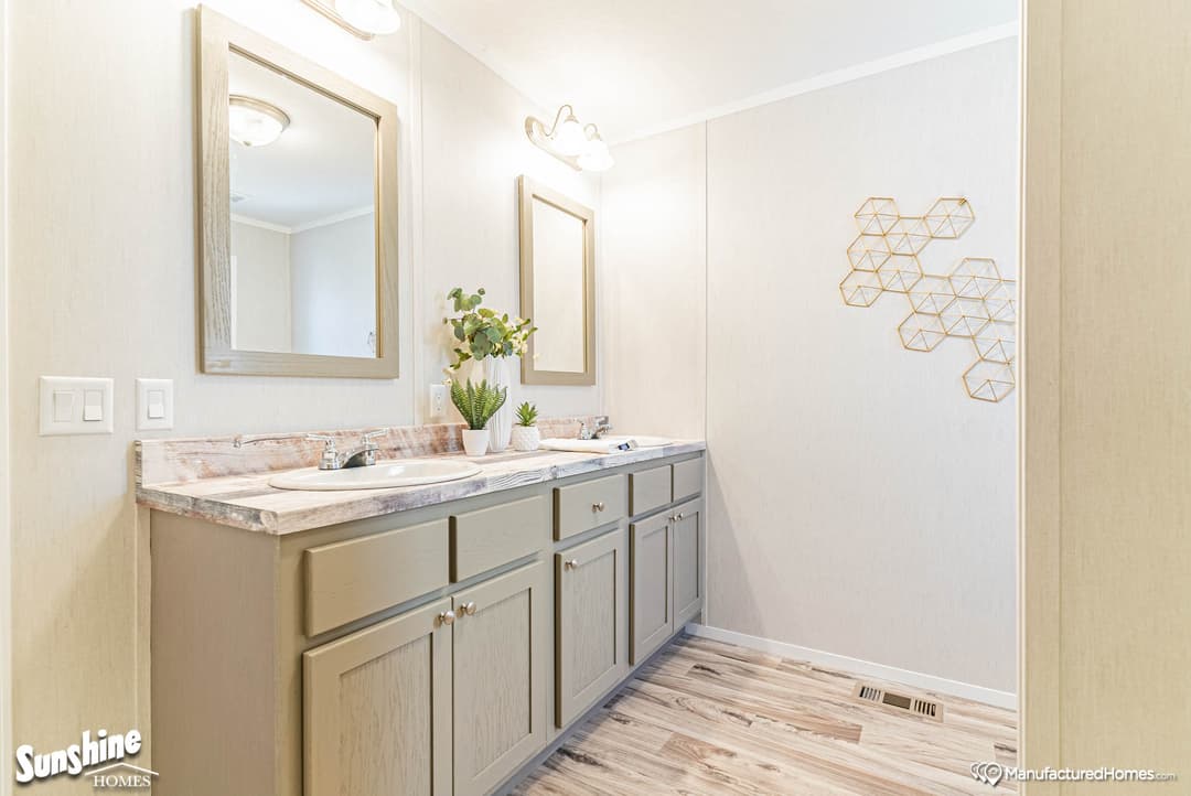 Sunshine 8004 bathroom home features