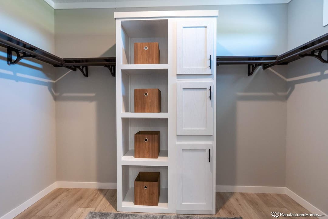 Shades creek interior home features