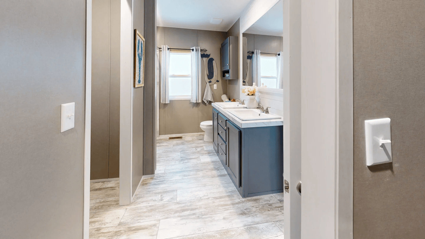 The driftwood (biloxi) bathroom home features