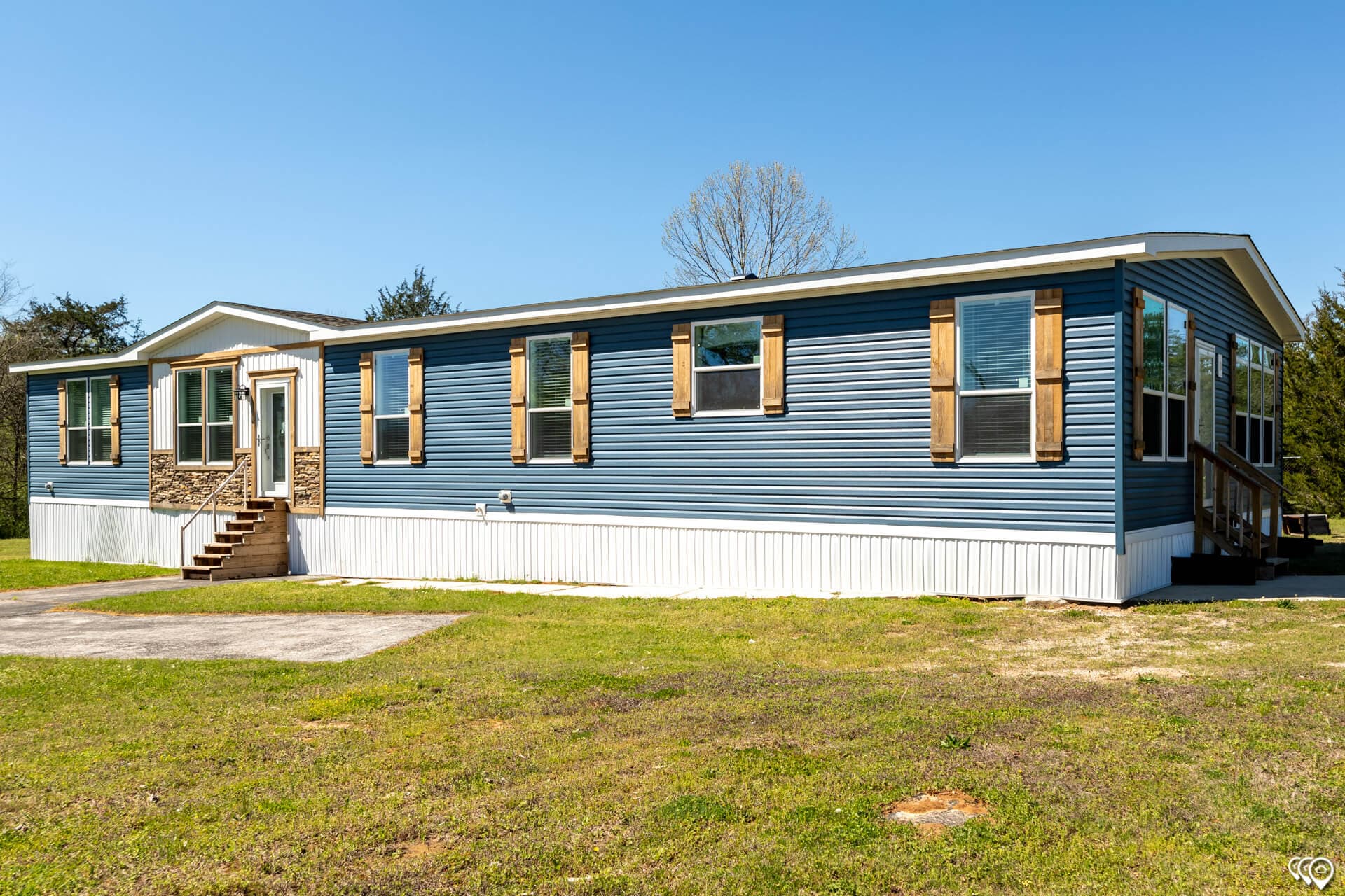 Cedar lake elevation and exterior home features