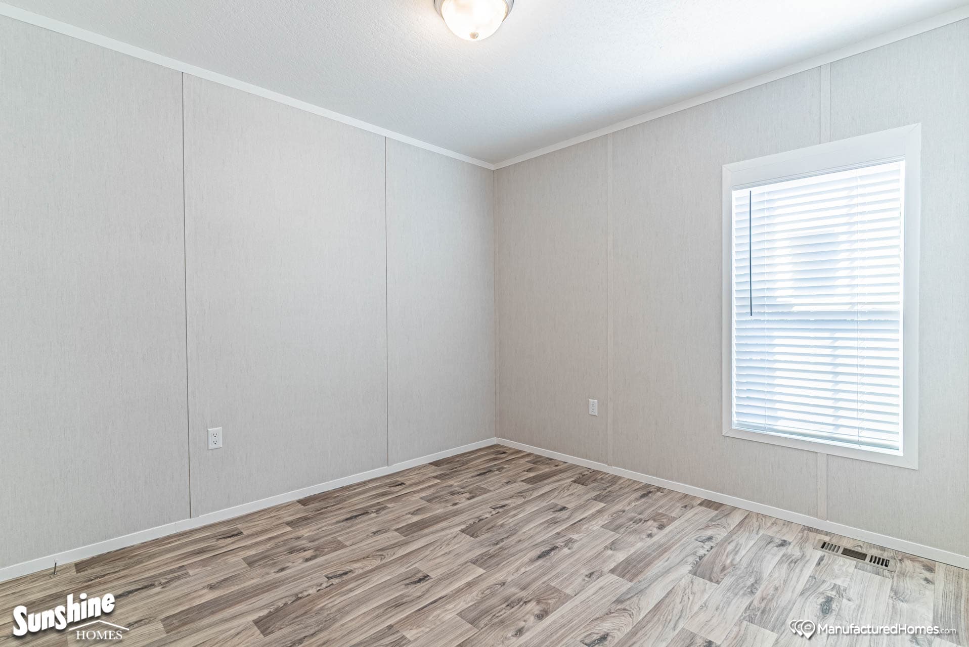 Sunshine 8004 bedroom home features