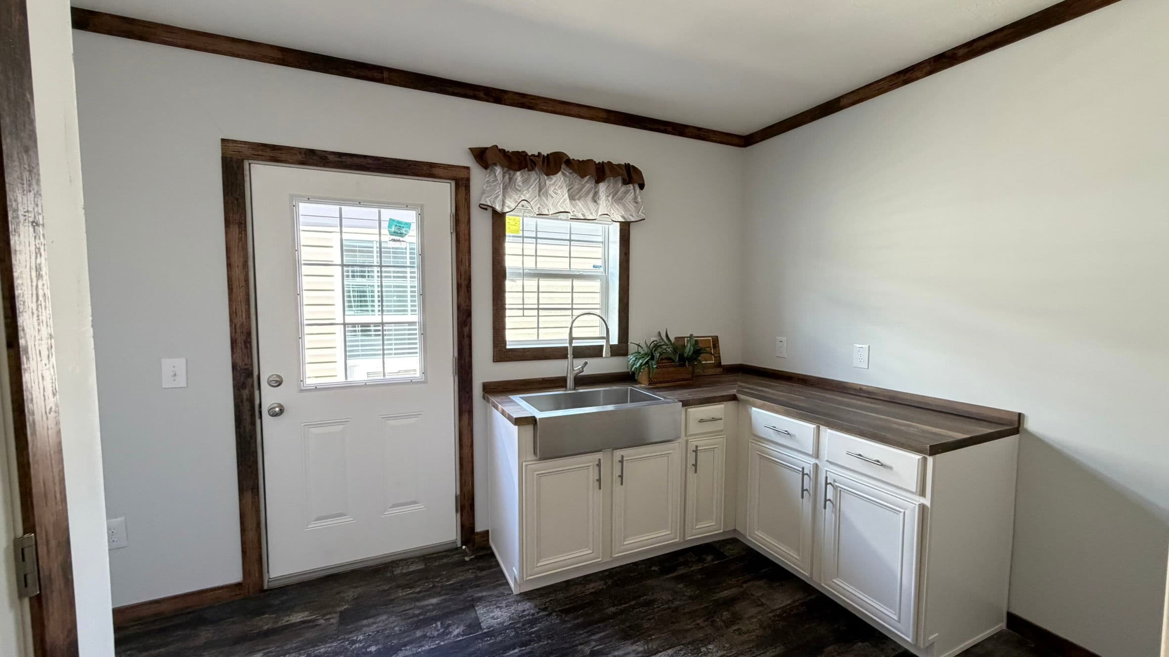 Tyra ii interior home features