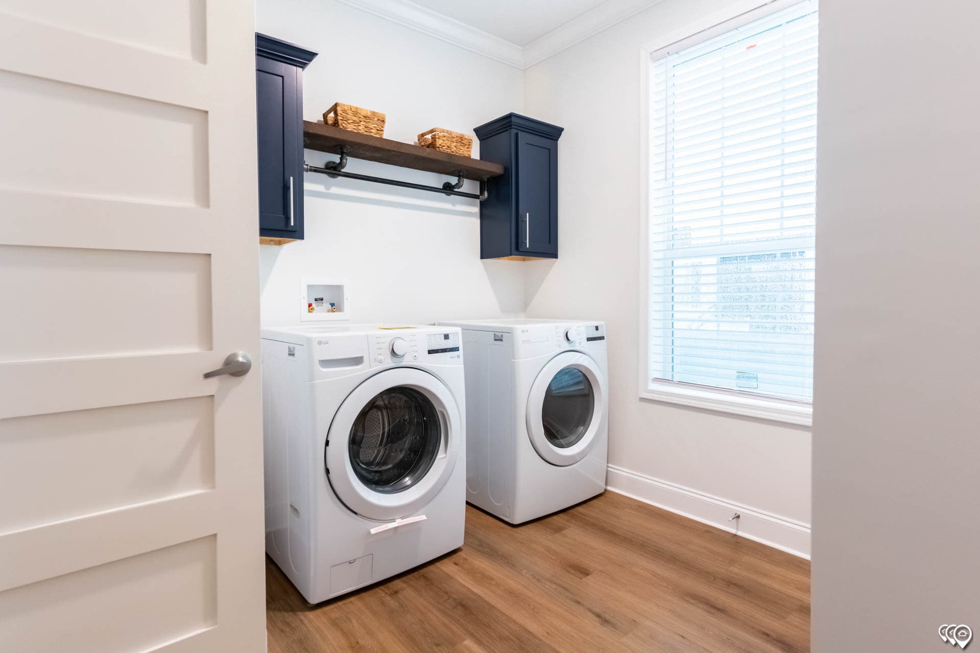 The shoreline interior home features