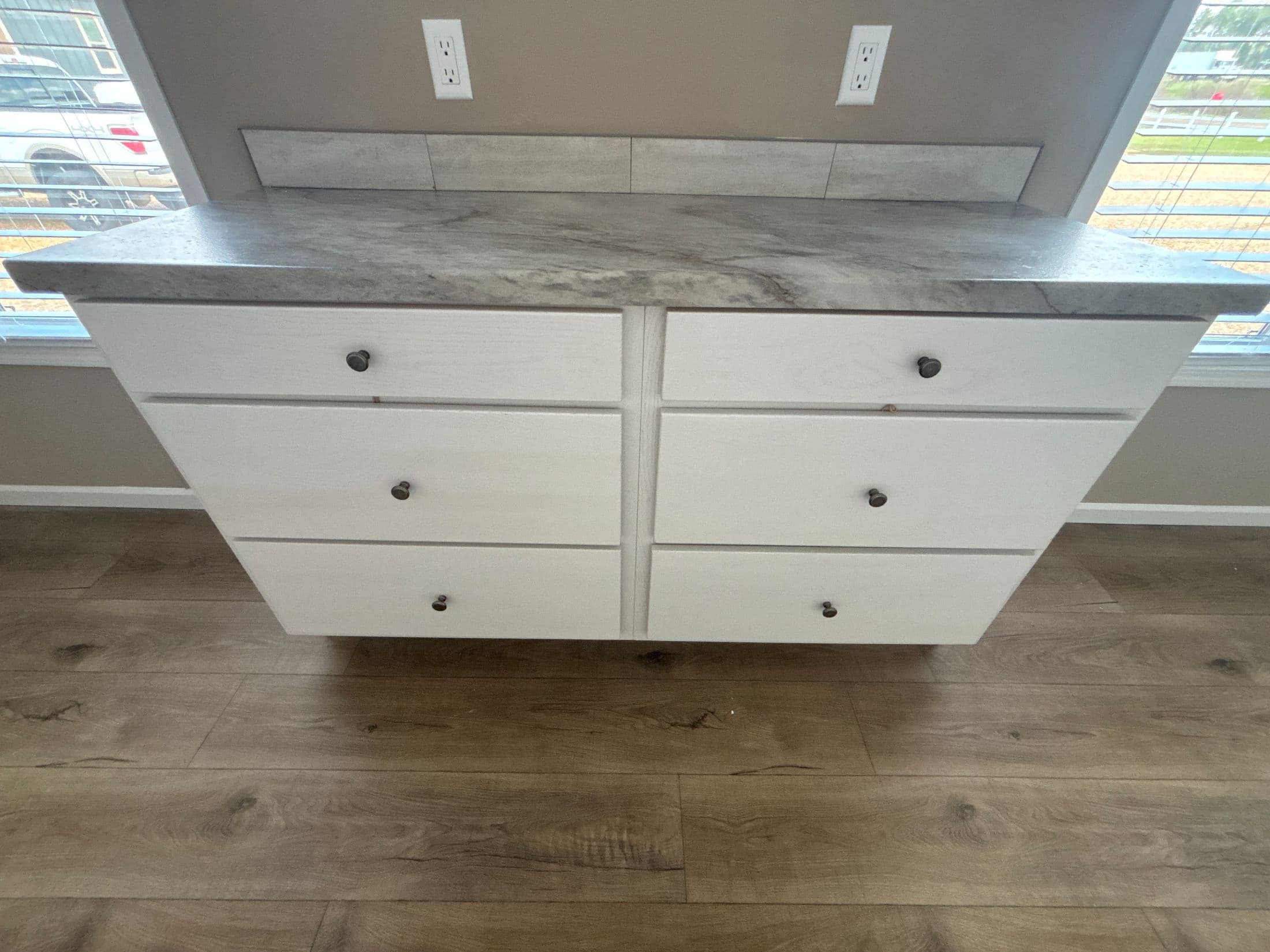 The hexagon bedroom home features