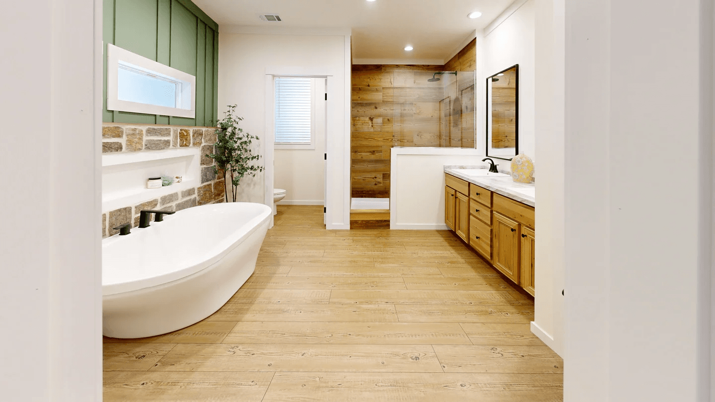 The rocking chair (biloxi) bathroom home features