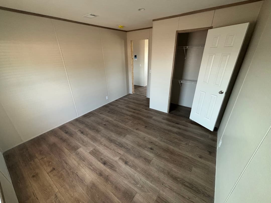 Shoal creek bedroom home features