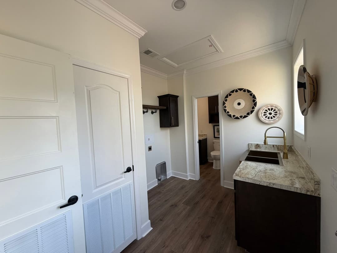 Ponderosa interior home features