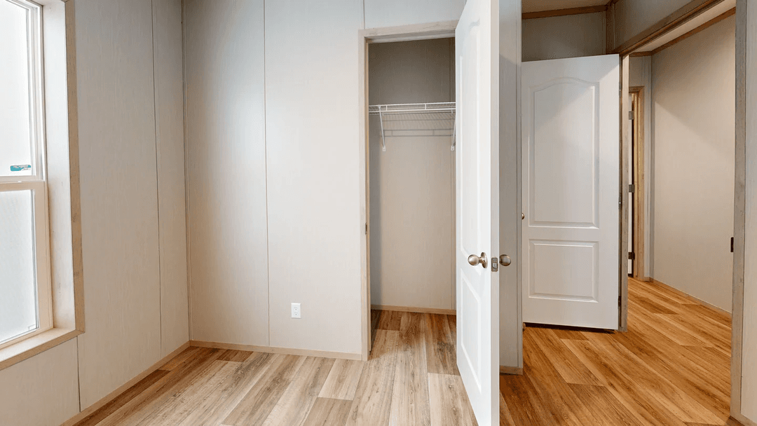 Mariner bedroom home features