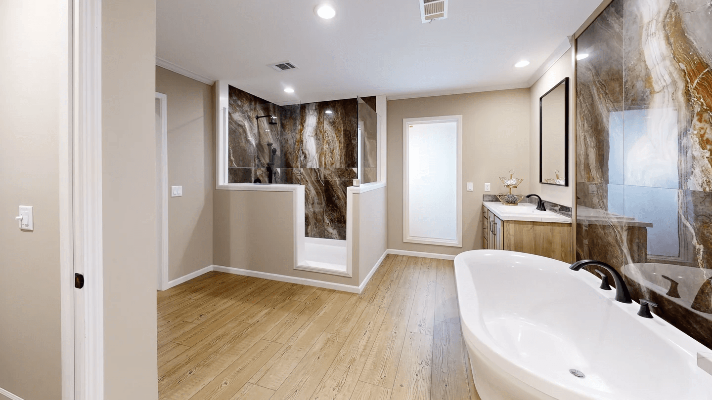 Mclemore ( biloxi) bathroom home features
