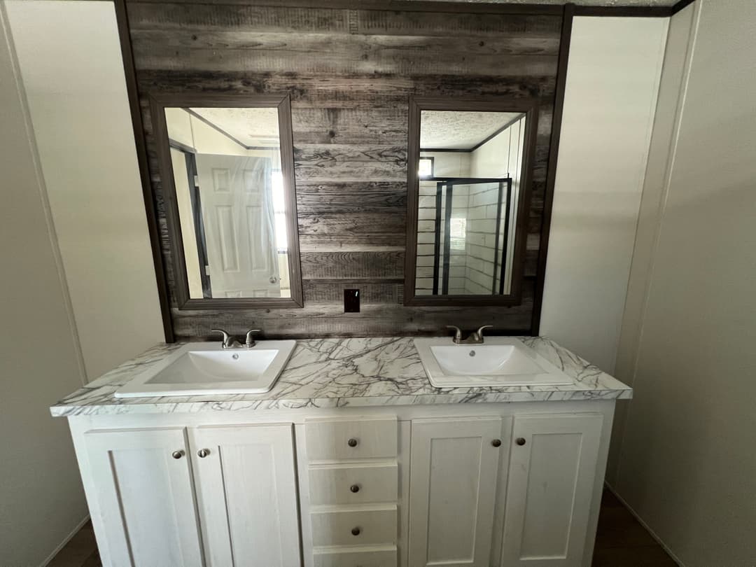 The lodge bathroom home features