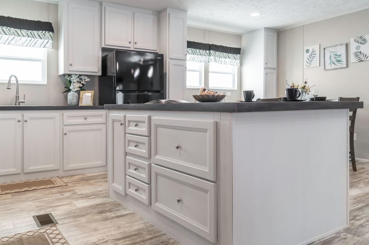 Benjamin kitchen home features