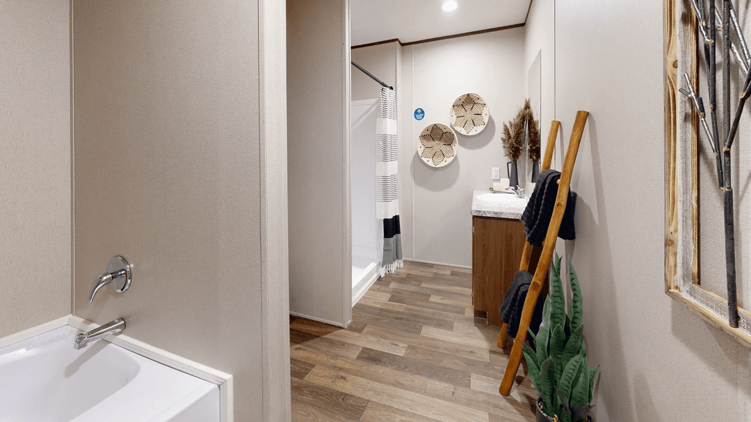 Maple bathroom home features