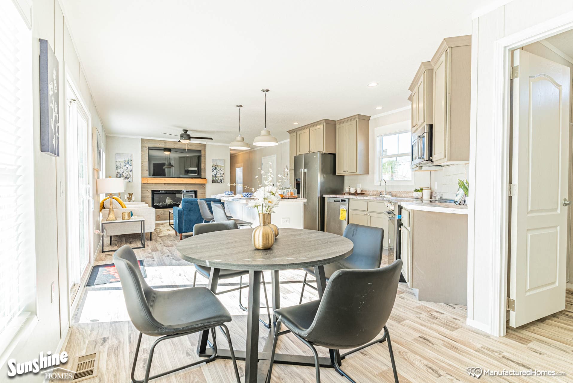 Sunshine 8004  home features