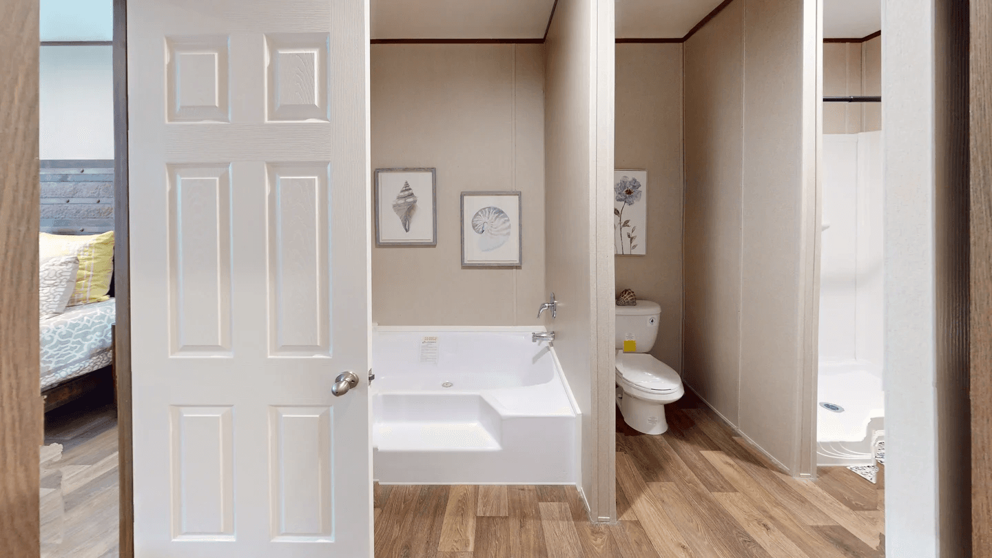 Oak  bathroom home features