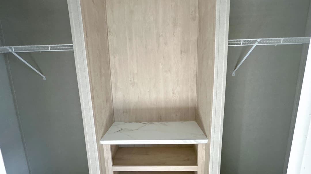 Jewel interior home features