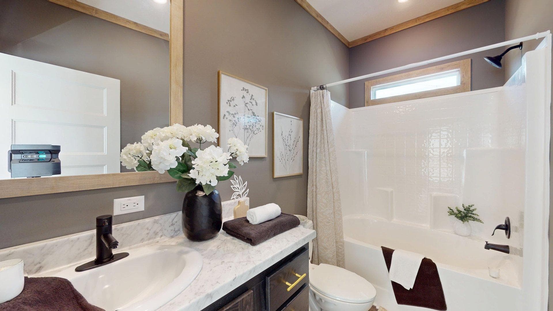 The keystone (biloxi) bathroom home features