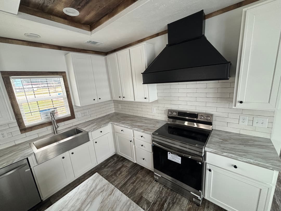 The bobby jo kitchen home features