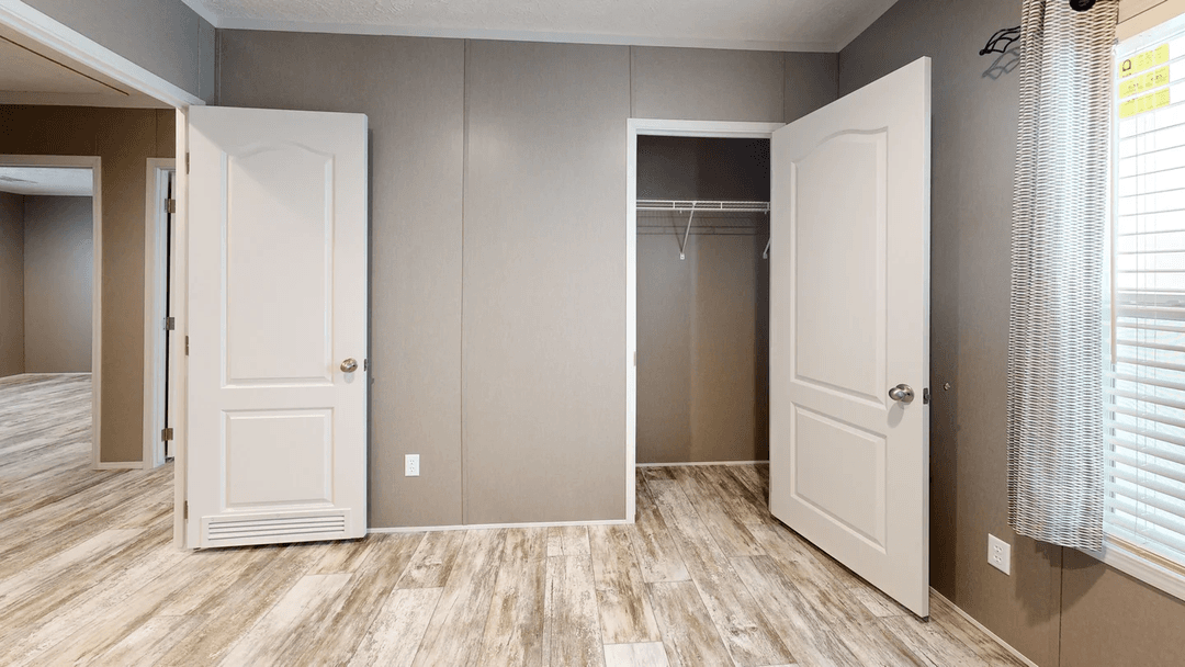 Cascade bedroom home features