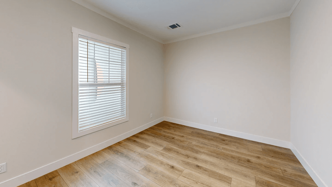 Lean on me bedroom home features