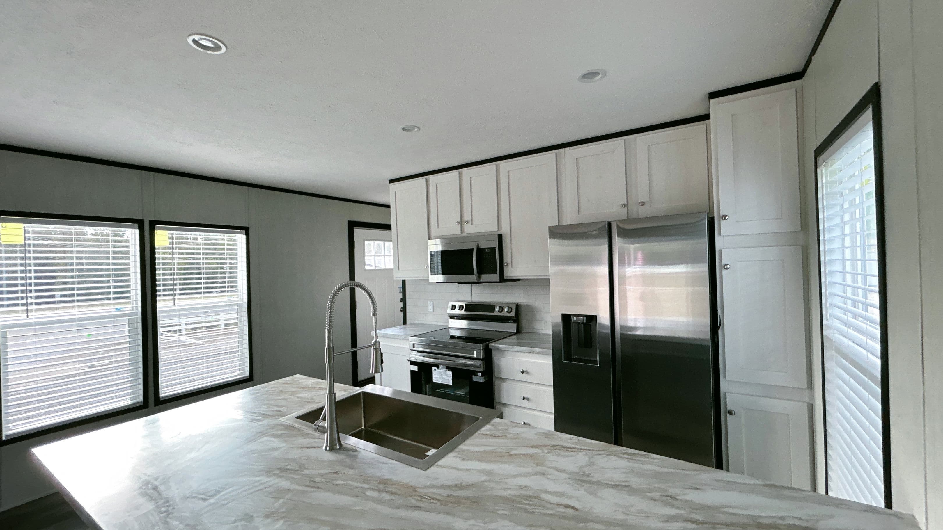 Lodge ii  kitchen home features