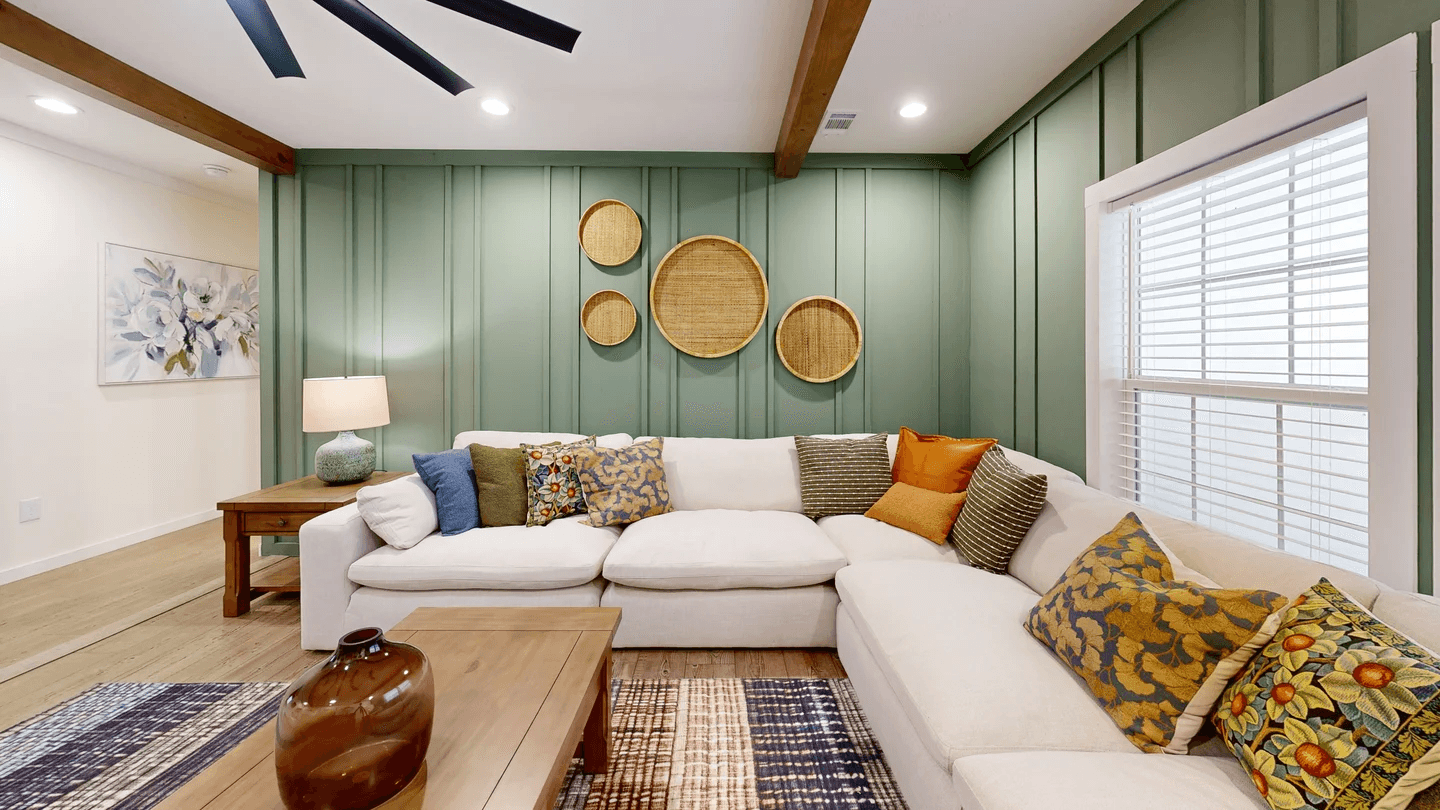 The rocking chair (biloxi) interior home features