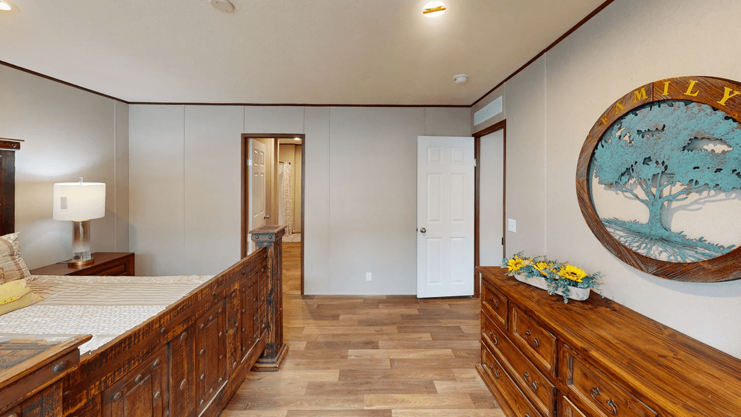 Oak  bedroom home features