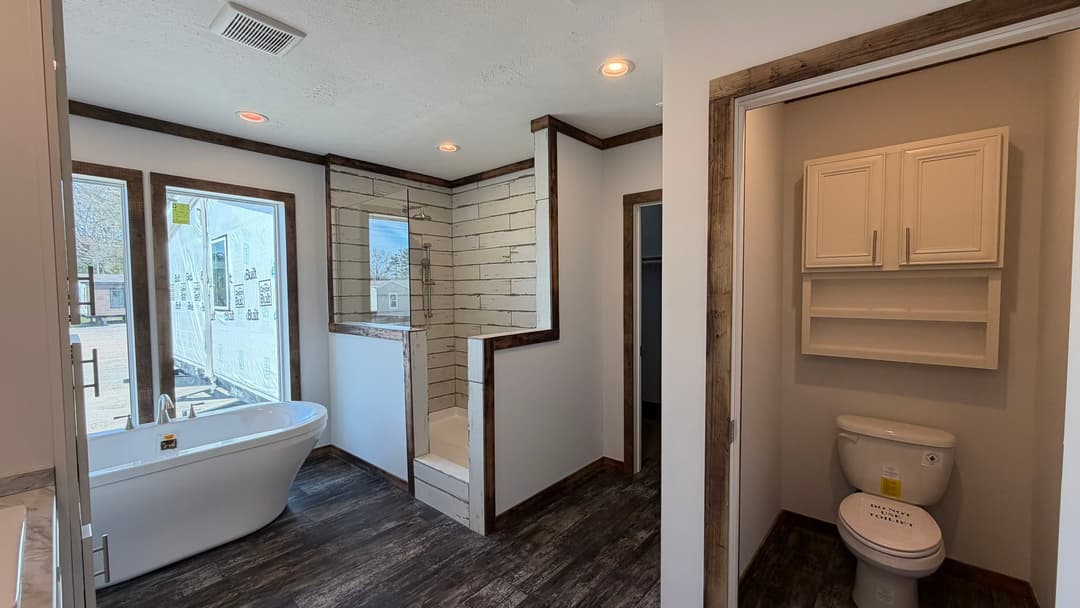 Tyra ii bathroom home features