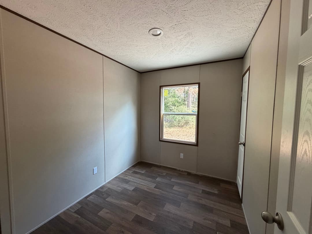 Hickory bedroom home features