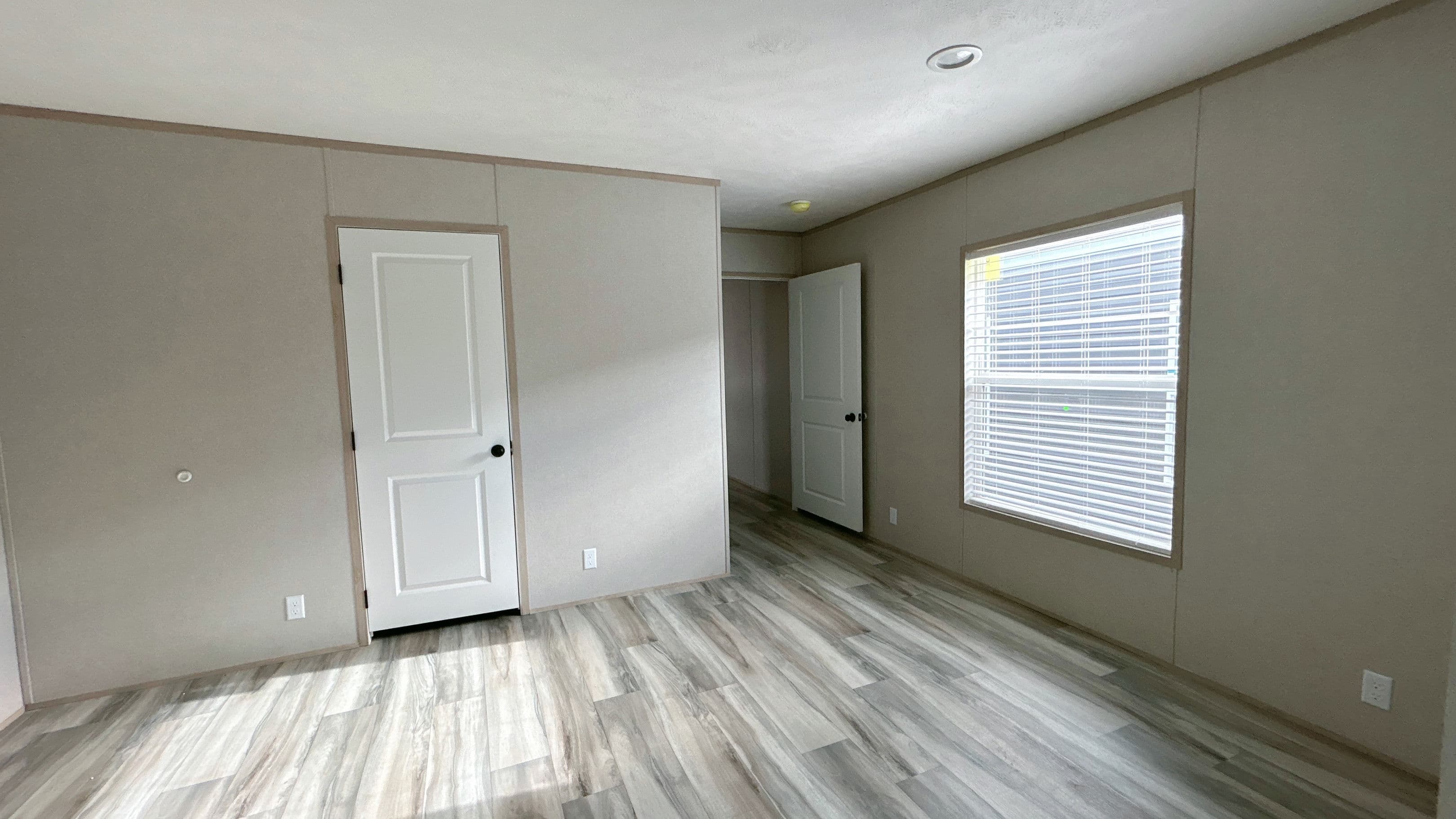 Jewel bedroom home features