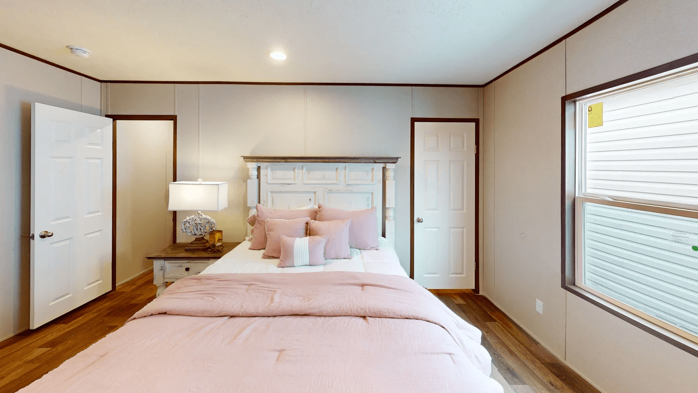 Aspen bedroom home features