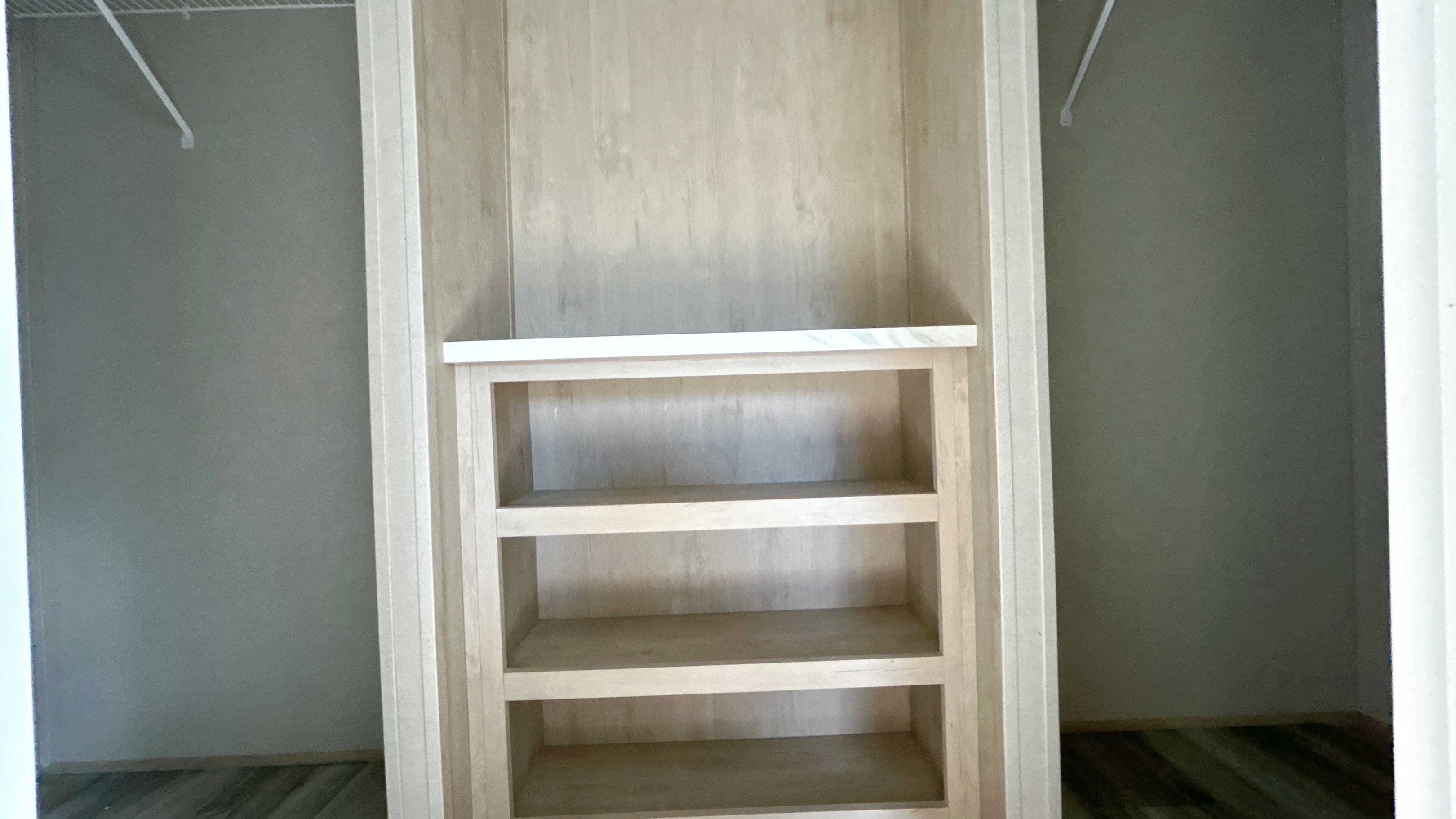 Jewel interior home features