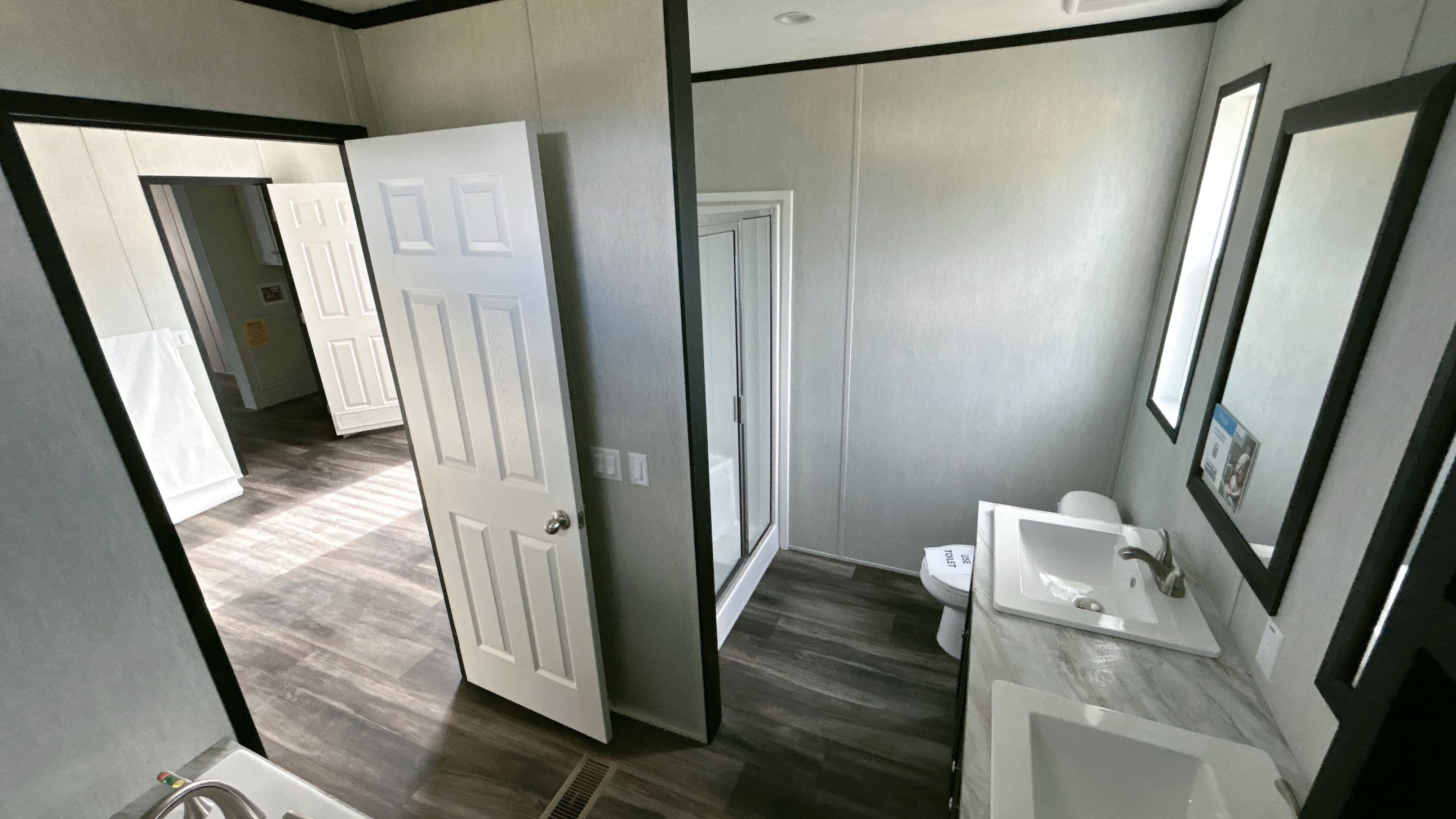 Lodge ii  bathroom home features