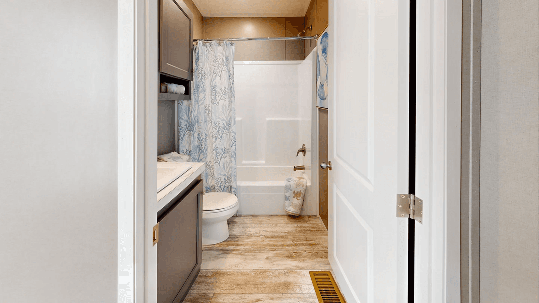 The driftwood (biloxi) bathroom home features