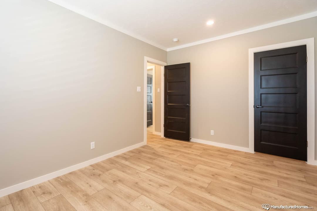 Shades creek bedroom home features