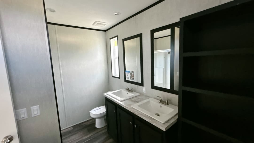 Lodge ii  bathroom home features
